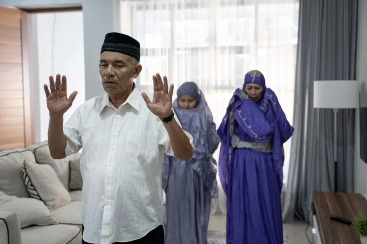 Boleh Solat Hari Raya Di Rumah, Ini Panduan Lengkap Solat Secara Bersendirian & Berjemaah